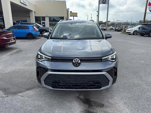 Platinum Gray Metallic 2025 Volkswagen Taos 1.5T SE