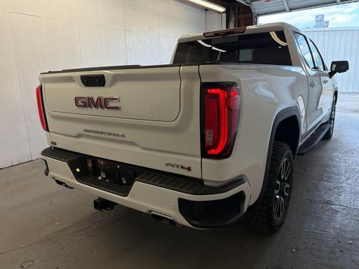 Summit White 2024 GMC Sierra 1500 AT4
