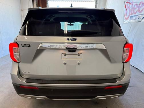 Iconic Silver Metallic 2023 Ford Explorer XLT