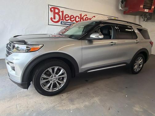 Iconic Silver Metallic 2023 Ford Explorer XLT