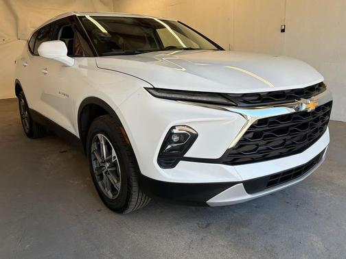 Summit White 2025 Chevrolet Blazer 2LT