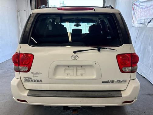 2005 Toyota Sequoia SR5