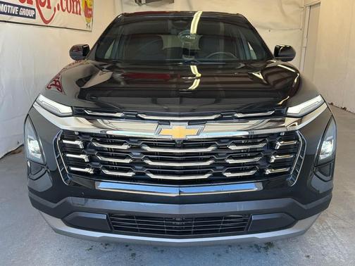 Mosaic Black Metallic 2025 Chevrolet Equinox 1LT