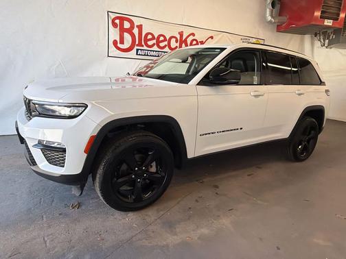 Bright White Clearcoat 2023 Jeep Grand Cherokee Limited
