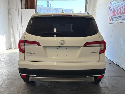 2019 Honda Pilot Touring 8-Passenger