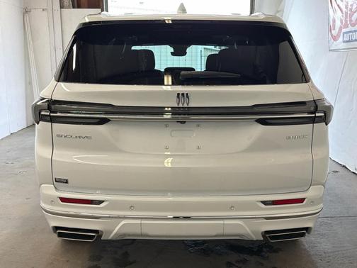iridescent white tricoat 2026 Buick Enclave Avenir