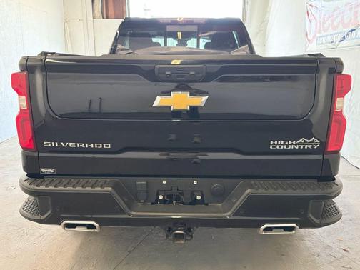 Black 2023 Chevrolet Silverado 1500 High Country