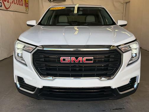 Summit White 2024 GMC Terrain SLE