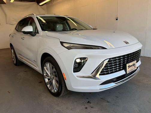 Iridescent White Tricoat 2026 Buick Envision Avenir AWD