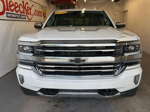 Iridescent Pearl Tricoat 2018 Chevrolet Silverado 1500 High Country