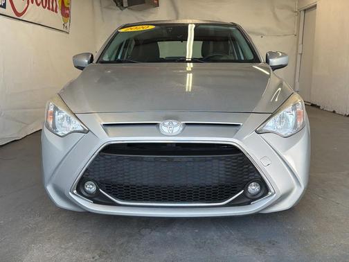 2020 Toyota Yaris Sedan LE