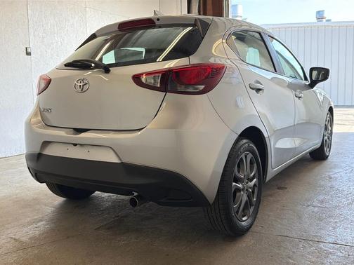 2020 Toyota Yaris Sedan LE