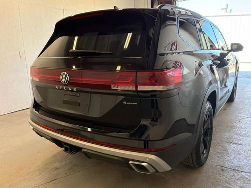 Deep Black Pearl 2024 Volkswagen Atlas 2.0T SEL