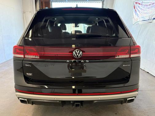 Deep Black Pearl 2024 Volkswagen Atlas 2.0T SEL