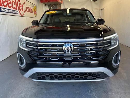 Deep Black Pearl 2024 Volkswagen Atlas 2.0T SEL