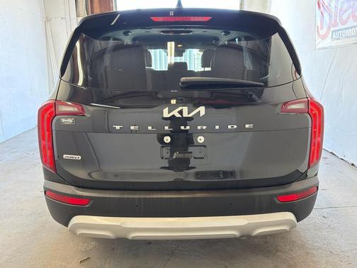 2022 Kia Telluride LX