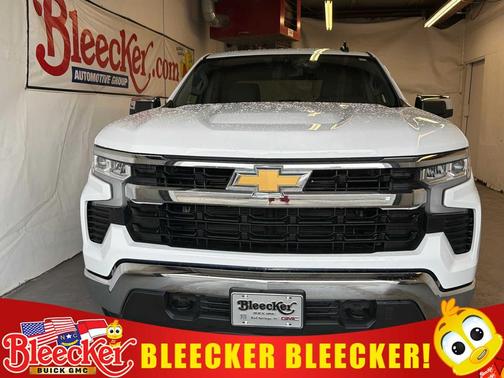 Summit White 2022 Chevrolet Silverado 1500 LT