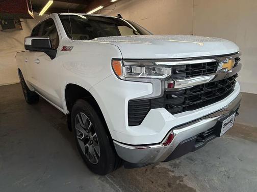 Summit White 2022 Chevrolet Silverado 1500 LT