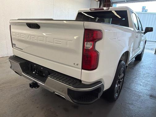Summit White 2022 Chevrolet Silverado 1500 LT