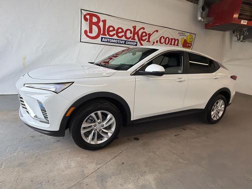 Summit White 2026 Buick Envista Preferred FWD