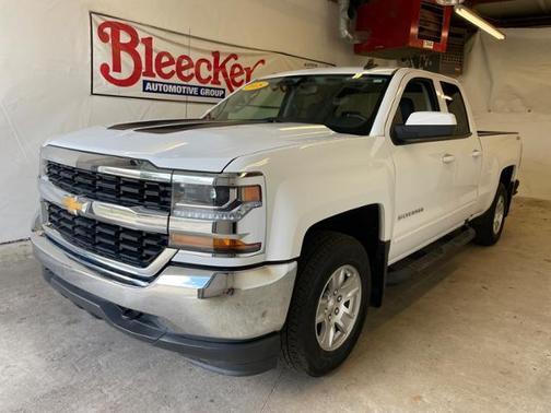 Photo 2 of 32 of 2018 Chevrolet Silverado 1500 1LT
