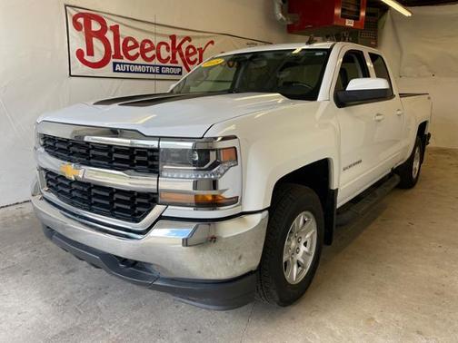 Photo 1 of 32 of 2018 Chevrolet Silverado 1500 1LT