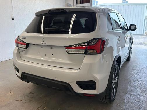 White Diamond 2023 Mitsubishi Outlander Sport 2.0 ES