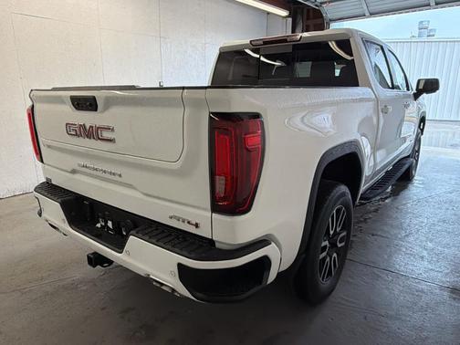Summit White 2022 GMC Sierra 1500 AT4