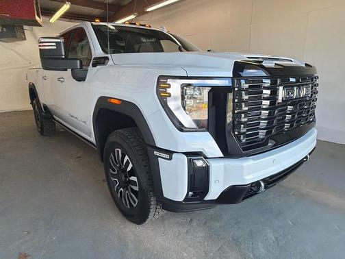 Glacier White Tricoat 2026 GMC Sierra 2500 Denali Ultimate