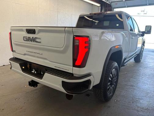 Glacier White Tricoat 2026 GMC Sierra 2500 Denali Ultimate