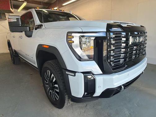 Glacier White Tricoat 2026 GMC Sierra 2500 Denali Ultimate