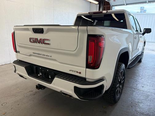 Summit White 2023 GMC Sierra 1500 AT4