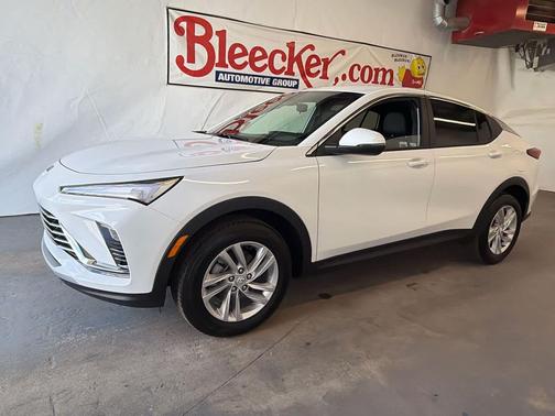 Summit White 2026 Buick Envista Preferred FWD