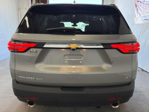 Sterling Gray Metallic 2023 Chevrolet Traverse LT Cloth