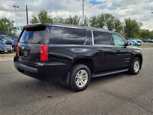 Photo 3 of 32 of 2017 Chevrolet Suburban LT