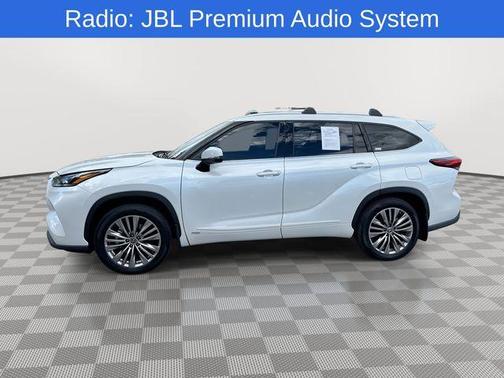 2022 Toyota Highlander Hybrid Platinum