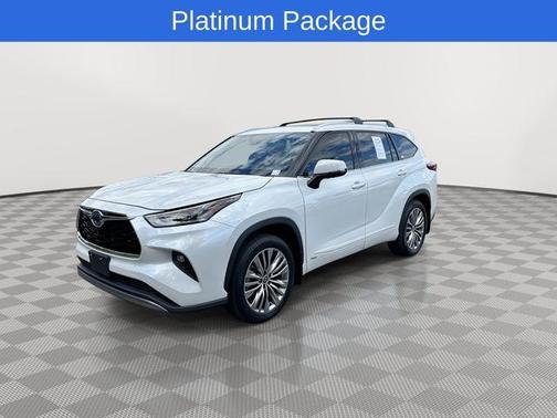 2022 Toyota Highlander Hybrid Platinum