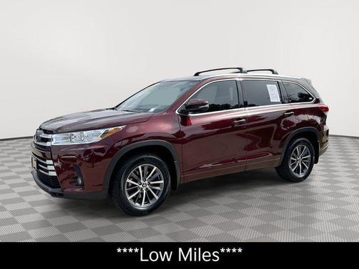 Ooh La La Rouge Mica 2017 Toyota Highlander XLE