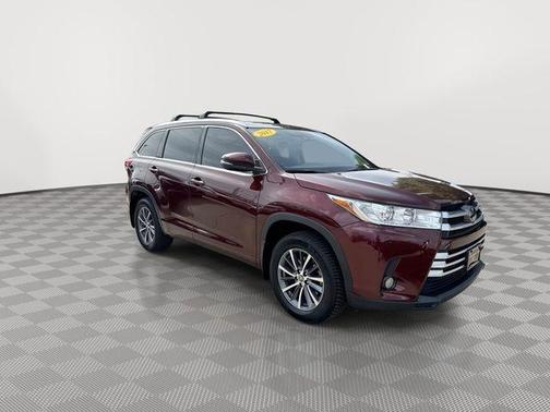 Ooh La La Rouge Mica 2017 Toyota Highlander XLE