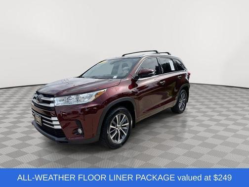 Ooh La La Rouge Mica 2017 Toyota Highlander XLE