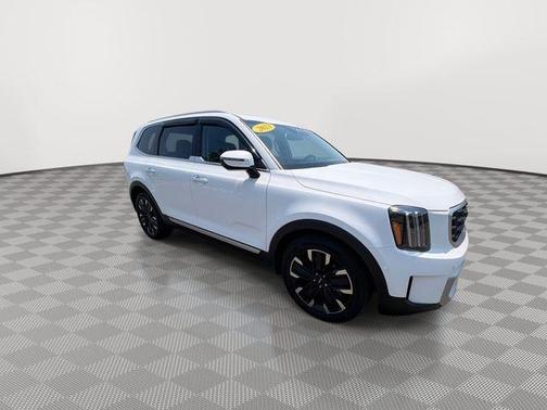 Glacial White Pearl 2023 Kia Telluride SX