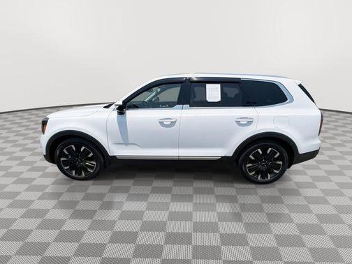 Glacial White Pearl 2023 Kia Telluride SX