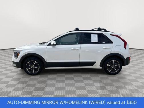 Snow White Pearl 2025 Kia Niro EX