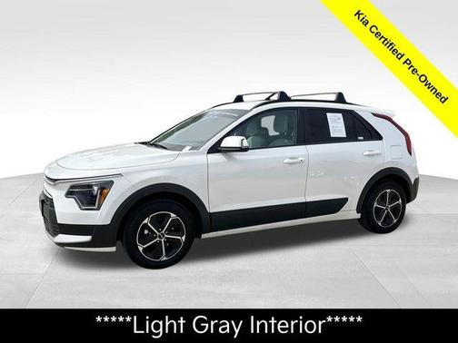 Snow White Pearl 2025 Kia Niro EX