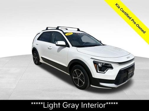 Snow White Pearl 2025 Kia Niro EX