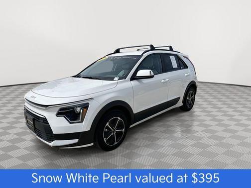 Snow White Pearl 2025 Kia Niro EX