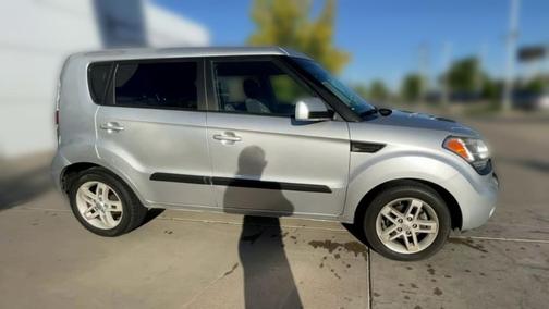 Photo 2 of 11 of 2011 Kia Soul +
