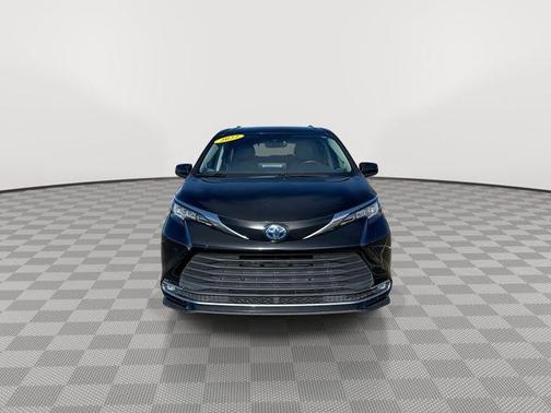 2022 Toyota Sienna XLE