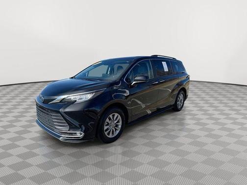 2022 Toyota Sienna XLE