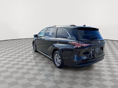 2022 Toyota Sienna XLE